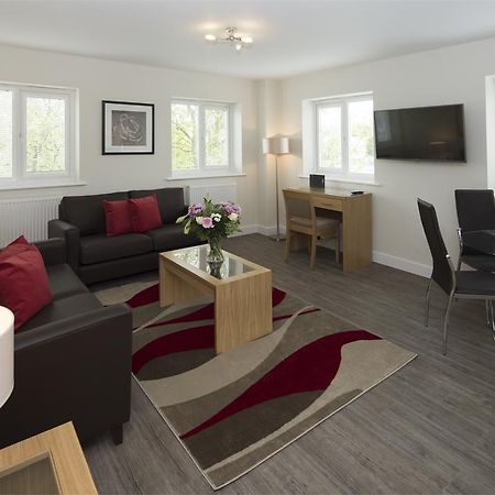 House Of Fisher - Beneficial House Bracknell Ruang foto