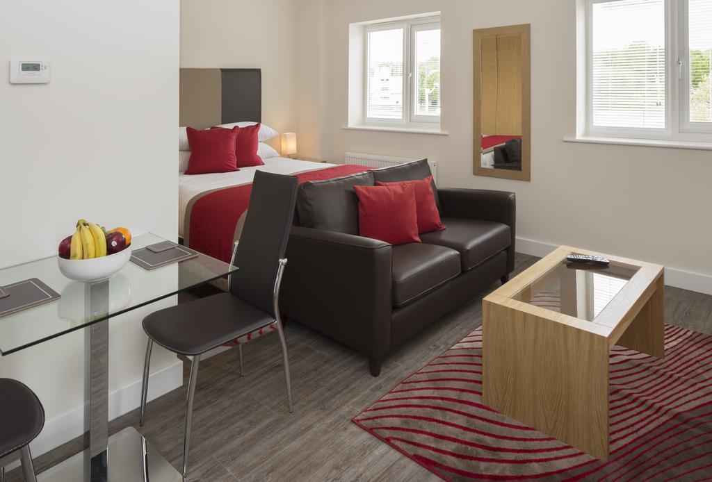 House Of Fisher - Beneficial House Bracknell Ruang foto