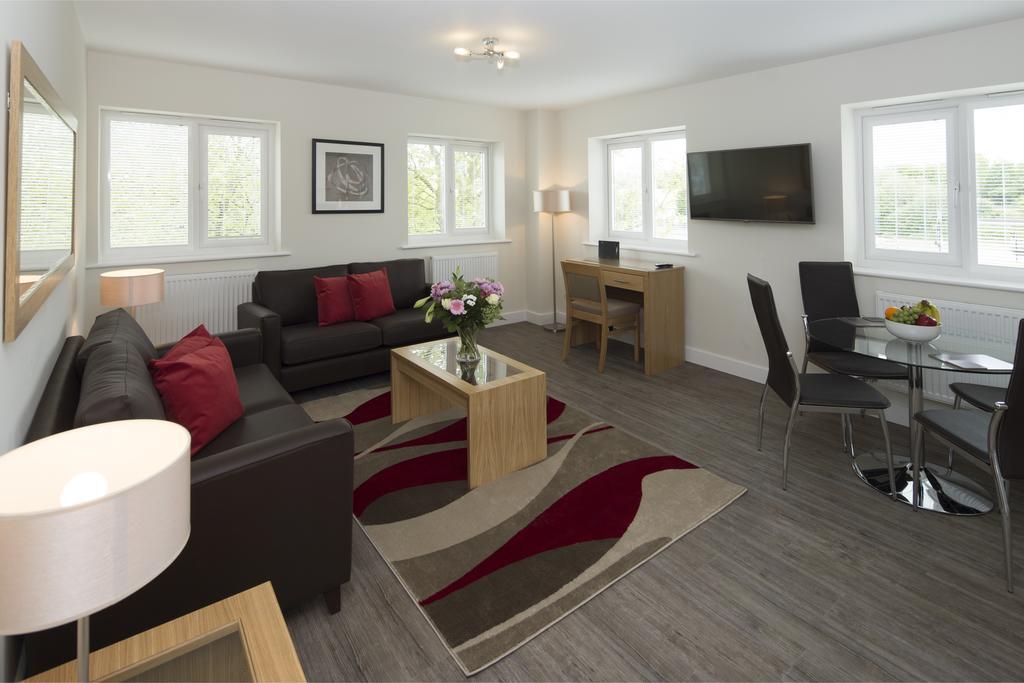 House Of Fisher - Beneficial House Bracknell Ruang foto