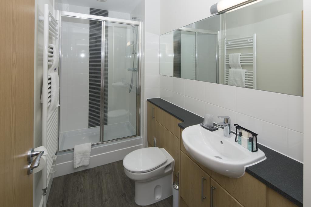 House Of Fisher - Beneficial House Bracknell Ruang foto