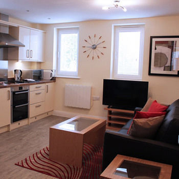 House Of Fisher - Beneficial House Bracknell Bagian luar foto